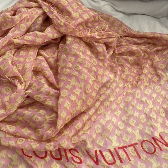 COPY - COPY - Gorgeous Louis Vuitton scarf. Very rare - Picture 2 of 9